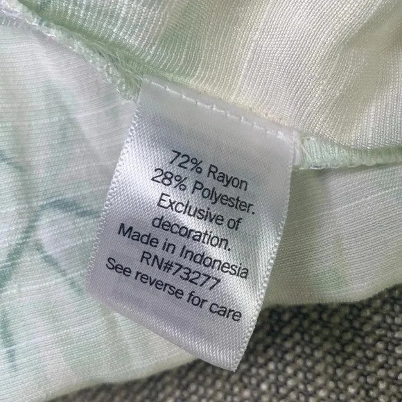 Lauren Conrad floral Boho tank top with button front size medium - Picture 6 of 7